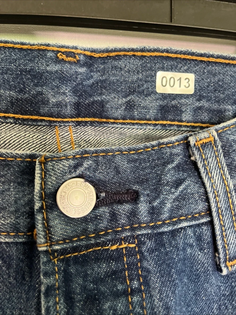 Levi’s 501 Button Fly Mens Jeans 33/34 Straight leg